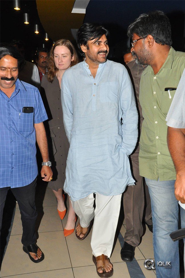 Pawan-Kalyan-Watched-Rangasthalam-along-with-Ram-Charan